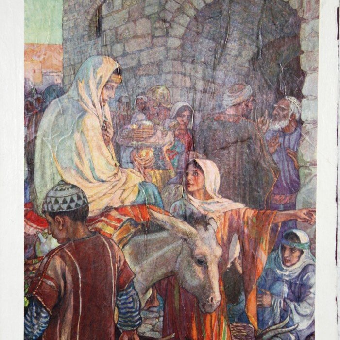 Þá fór og Jósef úr Galíleu frá borginni Nasaret upp til Júdeu, til borgar Davíðs, sem heitir Betlehem, en hann var af ætt og kyni Davíðs, að láta skrásetja sig ásamt Maríu heitkonu sinni sem var þunguð. (Lúkasarguðspjall 2:4-5)

Eftirprentun. Stærð: 35 x 50 cm. Höfundur: Elsie Anna Wood. Eigandi: Minjasafnið á Akureyri.