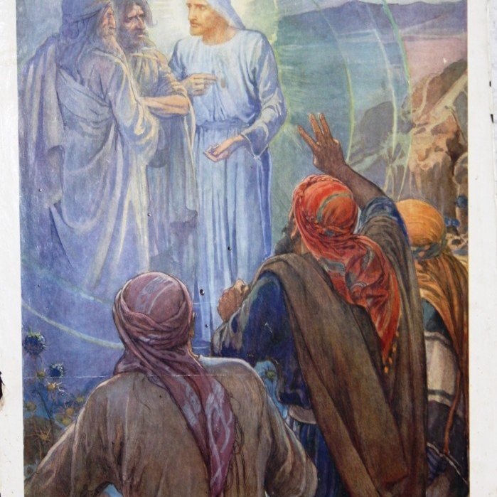 Þar ummyndaðist hann fyrir augum þeirra, ásjóna hans skein sem sól og klæði hans urðu björt eins og ljós. Og Móse og Elía birtust þeim og voru þeir á tali við Jesú. (Matteusarguðspjall 17:2-3).

Eftirprentun. Stærð: 35 x 50 cm. Höfundur: Elsie Anna Wood. Eigandi: Minjasafnið á Akureyri.
