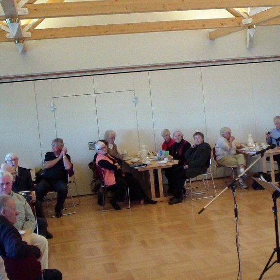 Frá eldri borgara samveru í safnaðarsal Glerárkirkju, fimmtudaginn 22. september 2011. Ljóðskáld úr ljóðahópi Gjábakka (Kópavogi) í heimsókn.