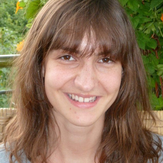 Maike Schäfer frá Þýskalandi.
EVS-Sjálfboðaliði í Glerárkirkju september 2010 til júní 2011.
EVS-Sjálfboðaliðar koma til Íslands með stuðningi frá ungmennaáætlun ESB sem nefnist á íslensku Evrópa Unga Fólksins. Glerárkirkja starfar sem viðurkennd móttökusamtök.