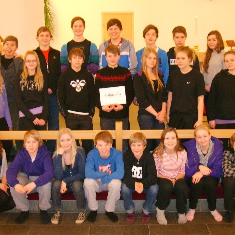 Fermingarfræðsluhópur vorið 2011 í Glerárkirkju.