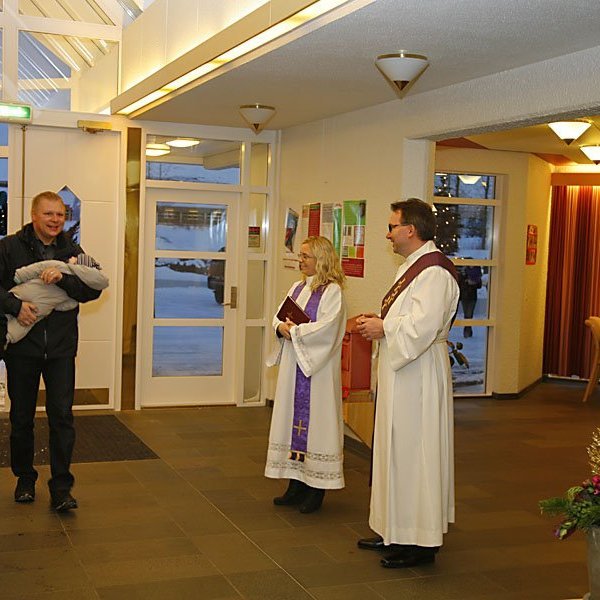 Frá fjölskylduguðsþjónustu í Glerárkirkju 18. desember 2011. Rúnar Þór frá Myndrún tók myndirnar.