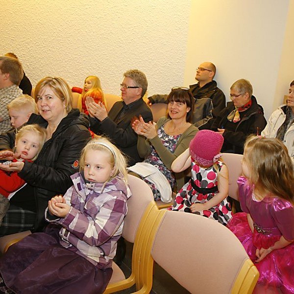 Frá fjölskylduguðsþjónustu í Glerárkirkju 18. desember 2011. Rúnar Þór frá Myndrún tók myndirnar.