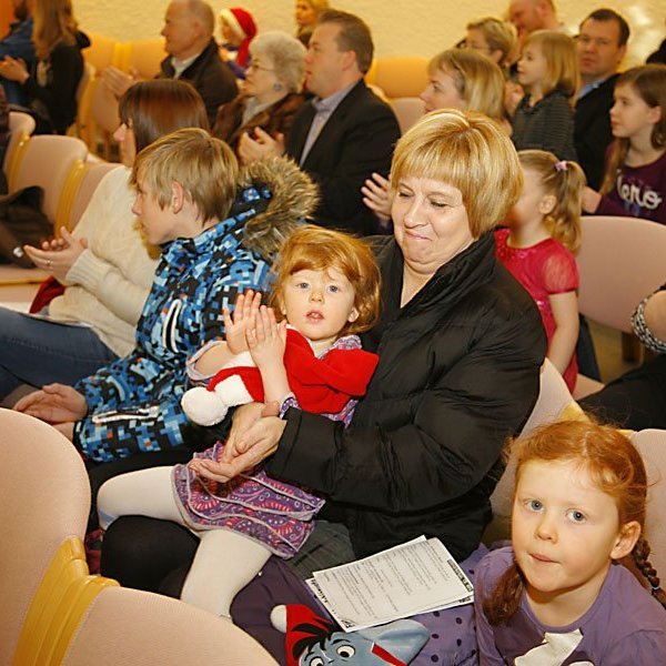 Frá fjölskylduguðsþjónustu í Glerárkirkju 18. desember 2011. Rúnar Þór frá Myndrún tók myndirnar.