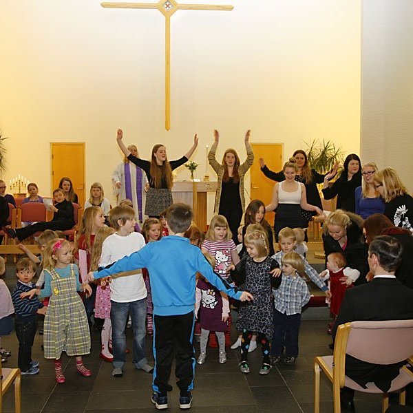 Frá fjölskylduguðsþjónustu í Glerárkirkju 18. desember 2011. Rúnar Þór frá Myndrún tók myndirnar.