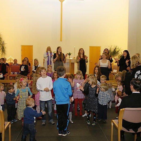 Frá fjölskylduguðsþjónustu í Glerárkirkju 18. desember 2011. Rúnar Þór frá Myndrún tók myndirnar.