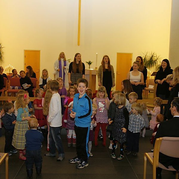 Frá fjölskylduguðsþjónustu í Glerárkirkju 18. desember 2011. Rúnar Þór frá Myndrún tók myndirnar.