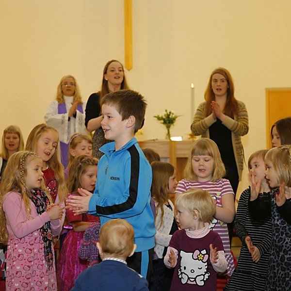 Frá fjölskylduguðsþjónustu í Glerárkirkju 18. desember 2011. Rúnar Þór frá Myndrún tók myndirnar.