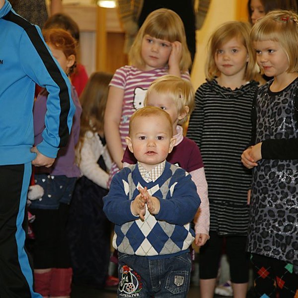 Frá fjölskylduguðsþjónustu í Glerárkirkju 18. desember 2011. Rúnar Þór frá Myndrún tók myndirnar.