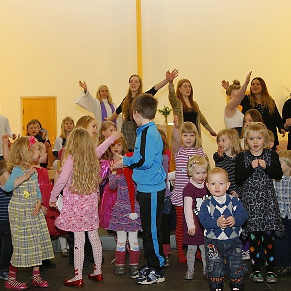 Frá fjölskylduguðsþjónustu í Glerárkirkju 18. desember 2011. Rúnar Þór frá Myndrún tók myndirnar.