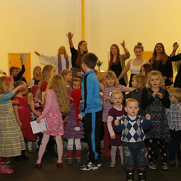 Frá fjölskylduguðsþjónustu í Glerárkirkju 18. desember 2011. Rúnar Þór frá Myndrún tók myndirnar.