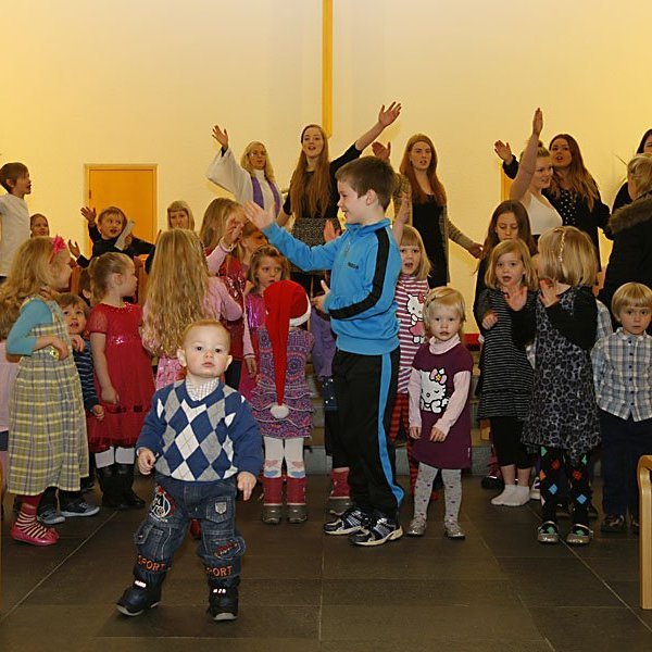 Frá fjölskylduguðsþjónustu í Glerárkirkju 18. desember 2011. Rúnar Þór frá Myndrún tók myndirnar.