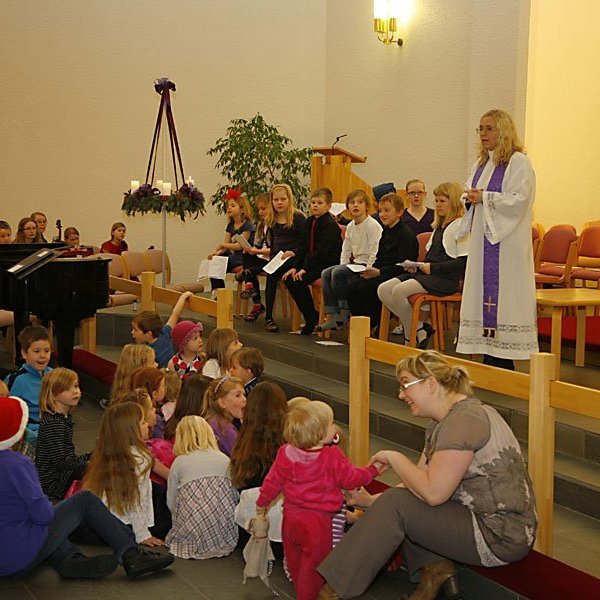 Frá fjölskylduguðsþjónustu í Glerárkirkju 18. desember 2011. Rúnar Þór frá Myndrún tók myndirnar.