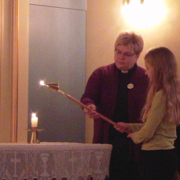 Dagskránni lauk með fjölskylduguðsþjónustu í Ólafsfjarðarkirkju sem sr. Sigríður Munda stjórnaði. Krakkarnir tóku virkan þátt.