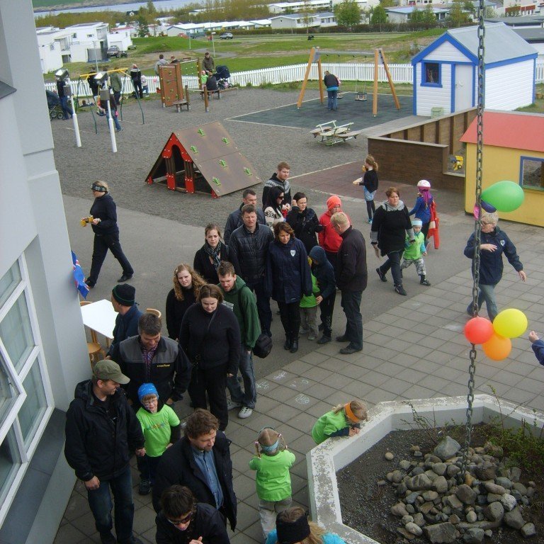Frá 25 ára afmælishátíð leikskólans Krógabóls föstudaginn 27. maí 2011. (Akureyrarbær rekur leikskóla í húsnæði á neðri hæð Glerárkirkju.