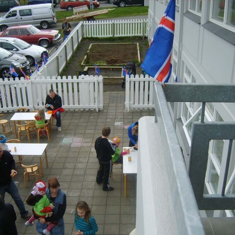 Frá 25 ára afmælishátíð leikskólans Krógabóls föstudaginn 27. maí 2011. (Akureyrarbær rekur leikskóla í húsnæði á neðri hæð Glerárkirkju.