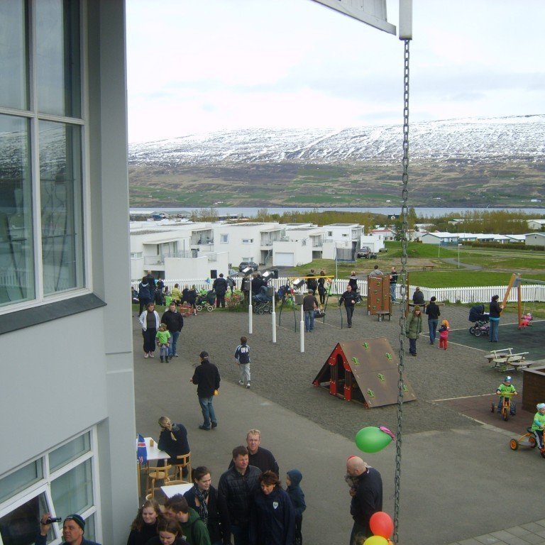 Frá 25 ára afmælishátíð leikskólans Krógabóls föstudaginn 27. maí 2011. (Akureyrarbær rekur leikskóla í húsnæði á neðri hæð Glerárkirkju.