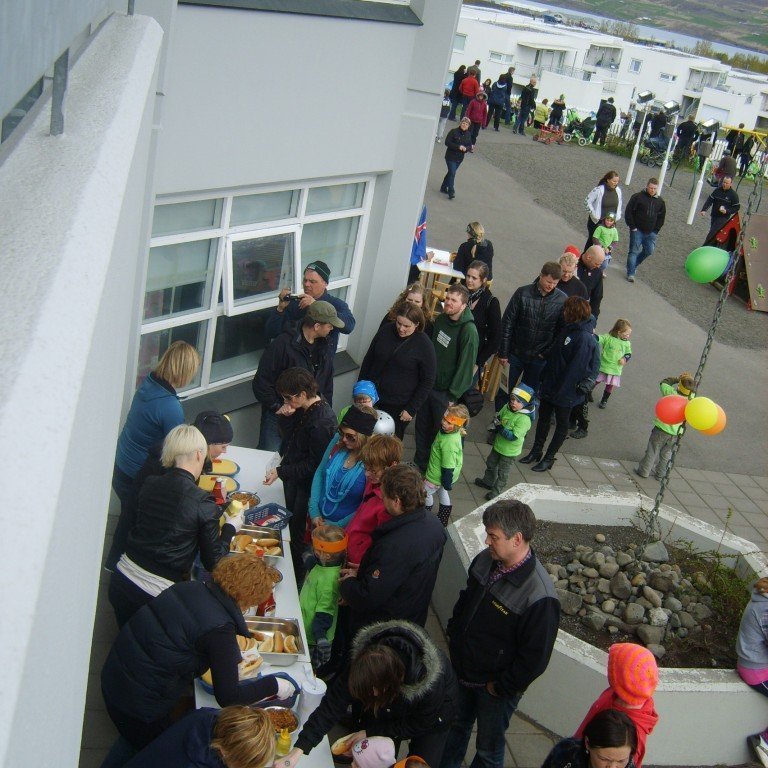 Frá 25 ára afmælishátíð leikskólans Krógabóls föstudaginn 27. maí 2011. (Akureyrarbær rekur leikskóla í húsnæði á neðri hæð Glerárkirkju.