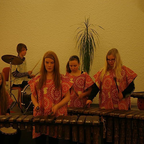 Marimbasveitin Mandisa lék í fjölskylduguðsþjónustu í Glerárkirkju, 18. desember 2011.