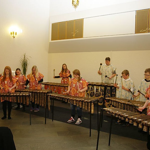 Marimbasveitin Mandisa lék í fjölskylduguðsþjónustu í Glerárkirkju, 18. desember 2011.