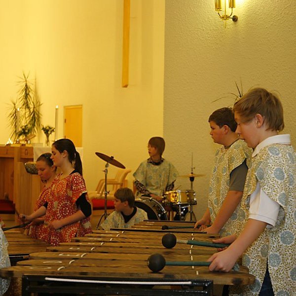 Marimbasveitin Mandisa lék í fjölskylduguðsþjónustu í Glerárkirkju, 18. desember 2011.