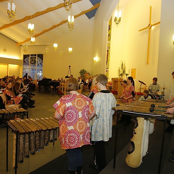 Marimbasveitin Mandisa lék í fjölskylduguðsþjónustu í Glerárkirkju, 18. desember 2011.