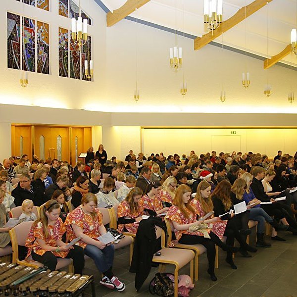 Fjölmenni var í Glerárkirkju þennan dag.