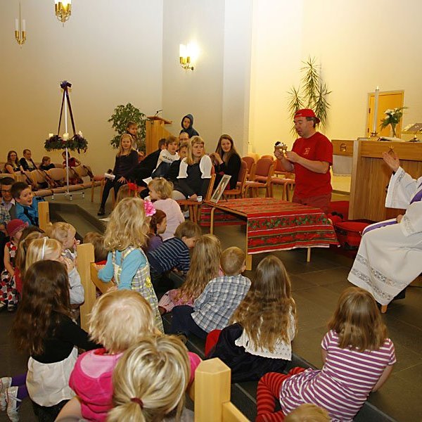 ,, ... en af hverju er rúmið sem Jesúbarnið lá í á sjúkrahúsinu svona skrítið?