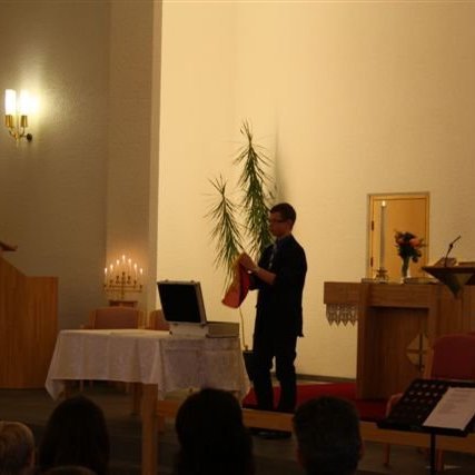 Með ýmsum sjónhverfingum undirstrikaði Einar Einstaki sögur úr Biblíunni.