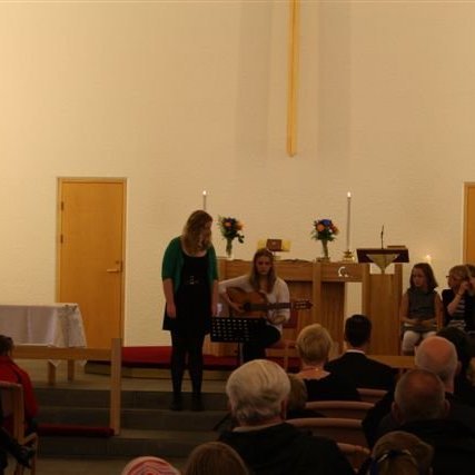 Rósa og Helena fluttu tónlistaratriði - frumsamið lag eftur Rósu.