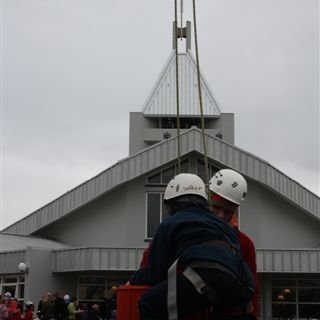 Kassaklifur nýtur alltaf vinsælda á vorhátíðum Glerárkirkju - Björgunarsveitin Súlur hefur aðstoðað okkur með það í gegnum árin. Takk!