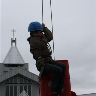 Það er gott að halda sér í línuna þegar maður dettur af kössunum.