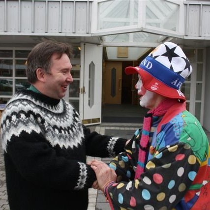 ,,Takk Skralli minn fyrir að koma til okkar - eigum við ekki að skoða með að fá þig í heimsókn í haust á fræðslukvöld - þú ert svo ágætur í því að segja frá Markúsarguðspjalli.