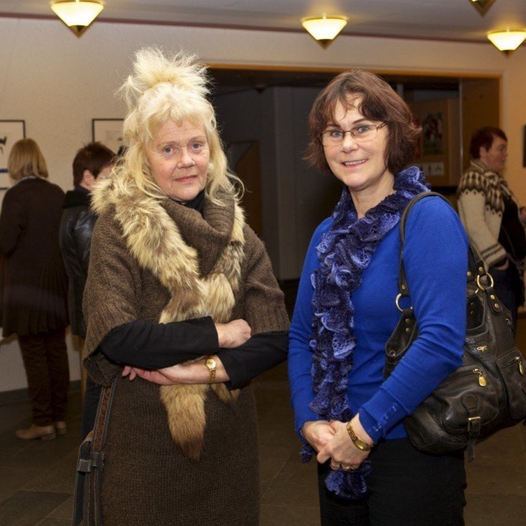 Áslaug Kristjánsdóttir og Hólmfríður Sigurðardóttir ritari sókarnefndar. Ljósmynd: Bjarni Eiríksson.