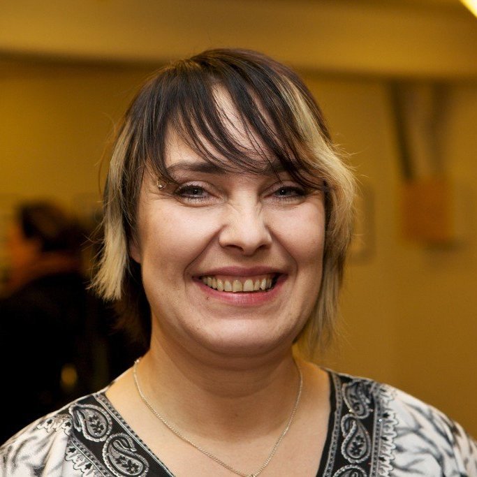 Handverkskonan og myndasmiðurinn Díana Bryndís. Verk hennar verða til sýnis í Glerárkirkju fram í febrúar 2013. Ljósmynd: Bjarni
Eiríksson.