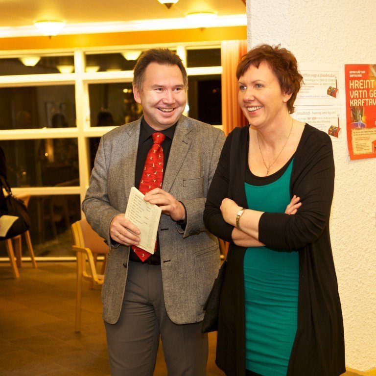 Pétur Björgvin Þorsteinsson djákni í Glerárkirkju og Gunnhildur Helgadóttir formaður afmælisnefndar. Ljósmynd: Bjarni Eiríksson.