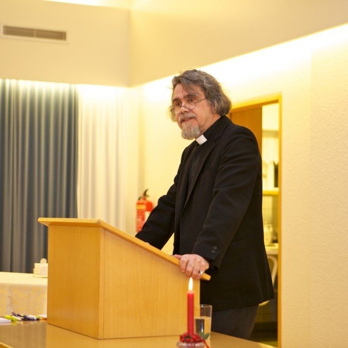 Hátíðardagskrá í tali og tónum fór fram í Glerárkirkju laugardaginn 8. desember 2012. Að lokinni stuttri helgistund í kirkjunni
var haldið í safnaðarsalinn þar sem dr. Hjalti Hugason flutti erindið 