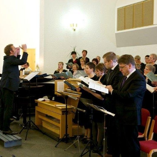 Kór Glerárkirkju ásamt einsöngvurum. Mynd: Bjarni Eiríksson.