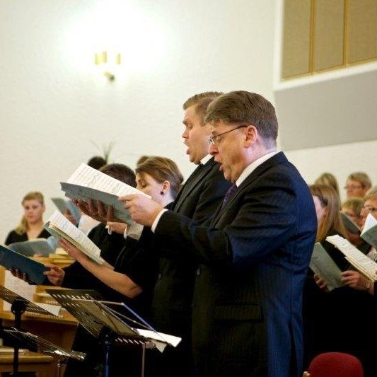 Kór Glerárkirkju ásamt einsöngvurum. Mynd: Bjarni Eiríksson.