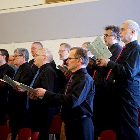 Kór Glerárkirkju ásamt einsöngvurum. Mynd: Bjarni Eiríksson.