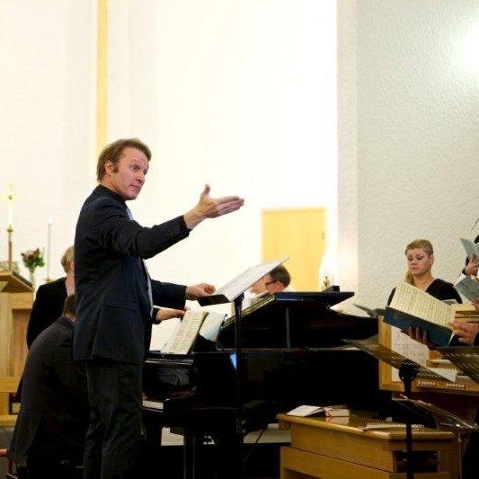 Kór Glerárkirkju ásamt einsöngvurum. Mynd: Bjarni Eiríksson.