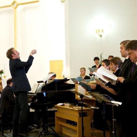 Kór Glerárkirkju ásamt einsöngvurum. Mynd: Bjarni Eiríksson.