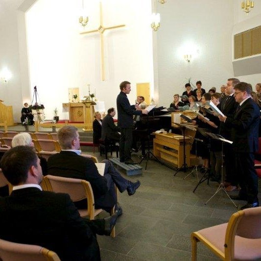 Kór Glerárkirkju ásamt einsöngvurum. Mynd: Bjarni Eiríksson.