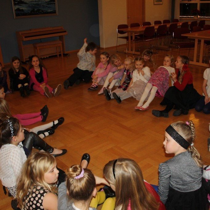 Baksvi&eth;s - allir a&eth; kl&aacute;rir fyrir a&eth;ventukv&ouml;ld.