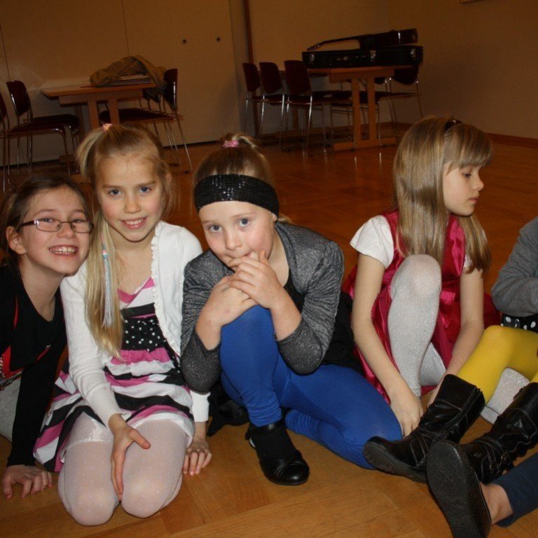 Baksvi&eth;s - allir a&eth; kl&aacute;rir fyrir a&eth;ventukv&ouml;ld.