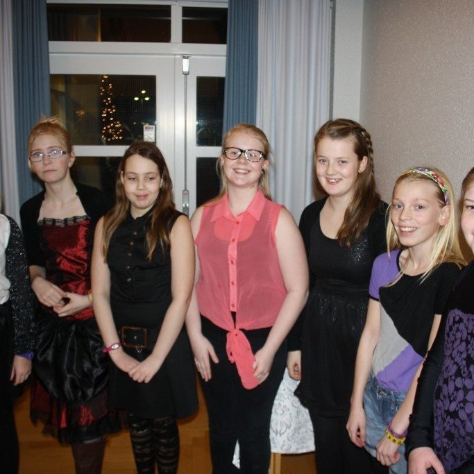 Baksvi&eth;s - allir a&eth; kl&aacute;rir fyrir a&eth;ventukv&ouml;ld.