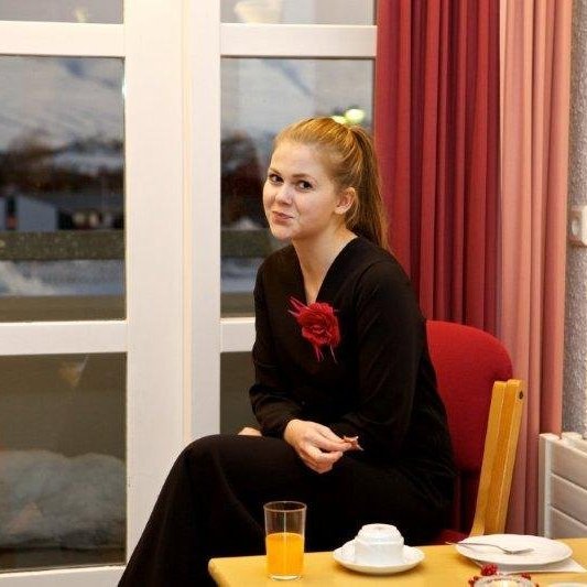 Vinafundur að lokinni hátíðarmessu á vígsludegi Glerárkirkju, öðrum sunnudegi í aðventu 2012. Myndina tók Bjarni
Eiríksson.