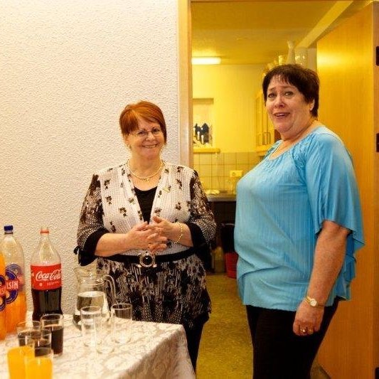 Eiríksson.Vinafundur að lokinni hátíðarmessu á vígsludegi Glerárkirkju, öðrum sunnudegi í aðventu 2012. Myndina tók Bjarni
Eiríksson.