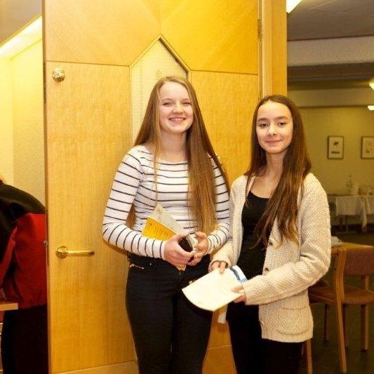 Eiríksson.Vinafundur að lokinni hátíðarmessu á vígsludegi Glerárkirkju, öðrum sunnudegi í aðventu 2012. Myndina tók Bjarni
Eiríksson.