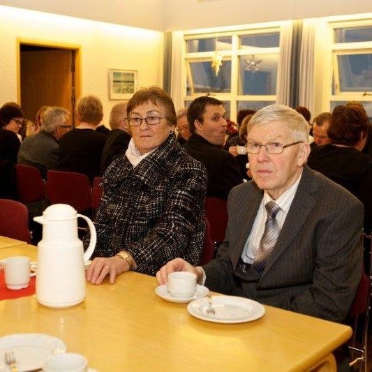 Eiríksson.Vinafundur að lokinni hátíðarmessu á vígsludegi Glerárkirkju, öðrum sunnudegi í aðventu 2012. Myndina tók Bjarni
Eiríksson.